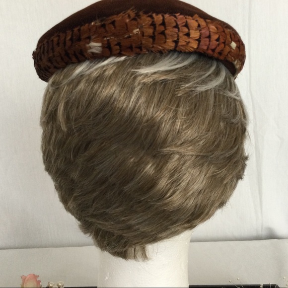 Darling Kohinoor by Caroline Skull Cap Feathered - Picture 5 of 9